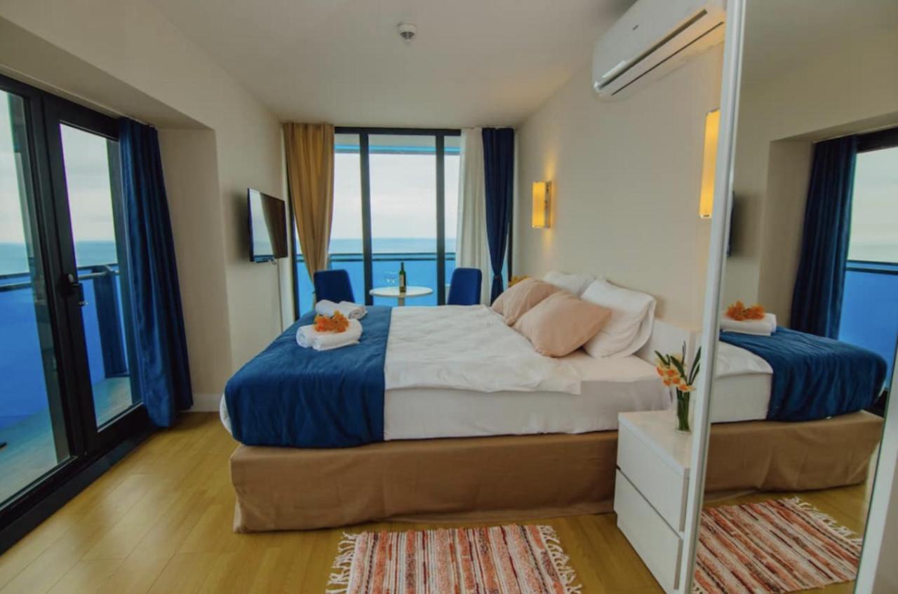 Sea Side Aparthotel In Orbi Complex Batumi Bagian luar foto