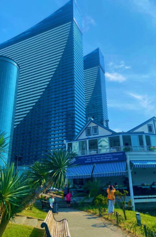 Sea Side Aparthotel In Orbi Complex Batumi Bagian luar foto
